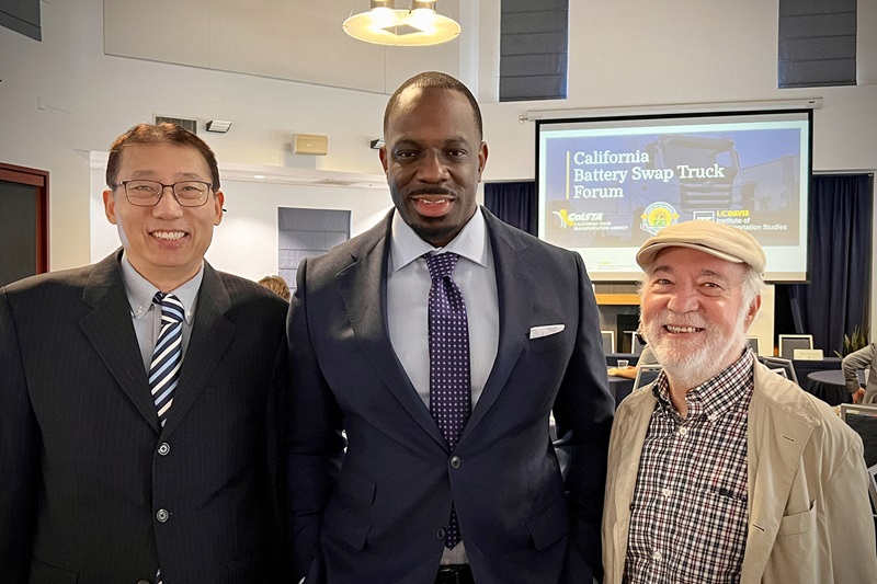 Image of Secretary Toks with Director Yunshi Wang and Founding Director Dan Sperling