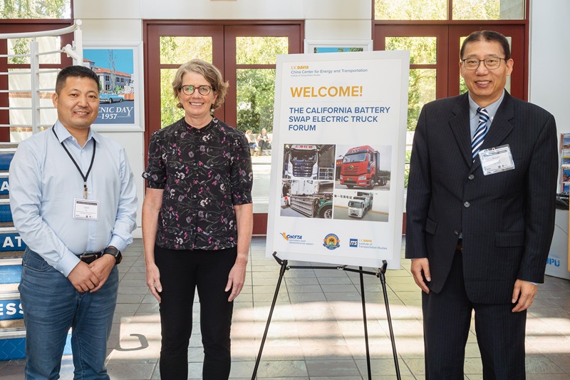 Image of Secretary-General Liguo Li, CEC Commissioner Patty Monahan and Director Yunshi Wang